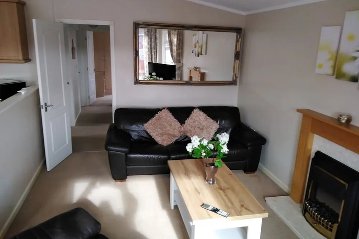 Charming 3-bed Lodge in Malton With hot tub