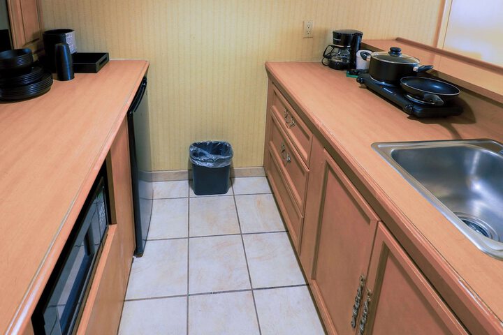 Room 7 of 18