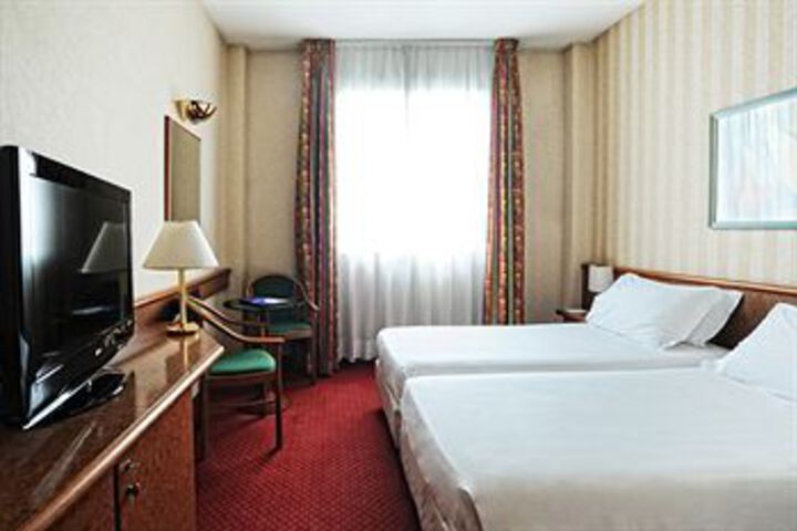 Room 26 of 43
