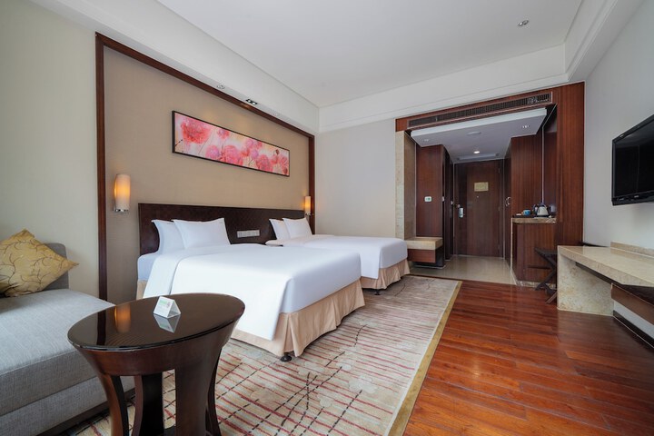 Room 18 of 135