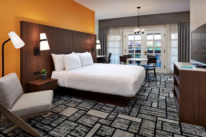 1 King Bed (9 of 11)