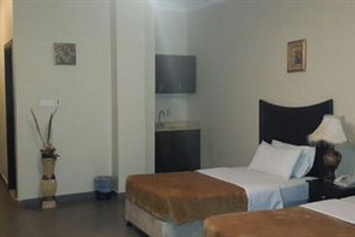Room 13 of 27