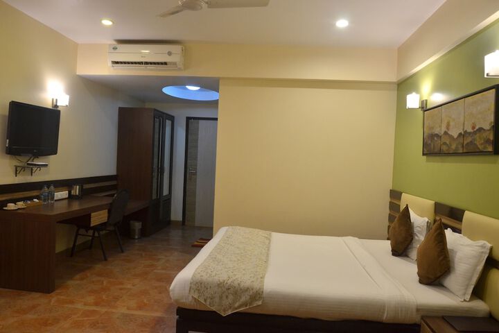 Room 13 of 93