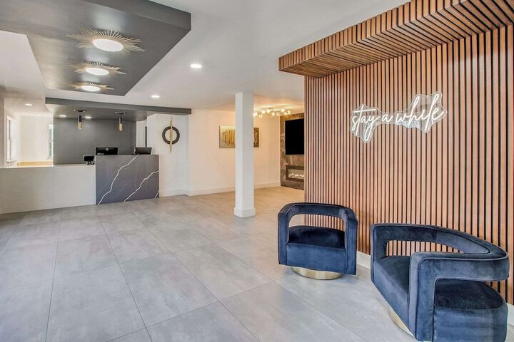 Entrance & Lobby