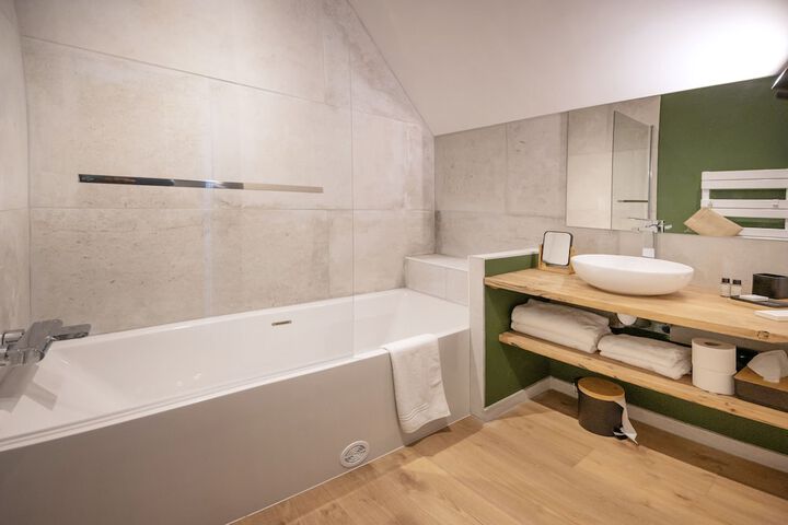 Room 16 of 24