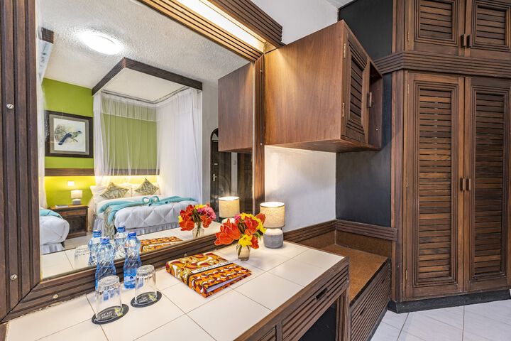Room 5 of 20