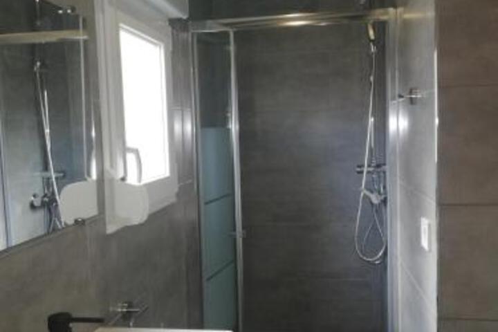 Room 2 of 3