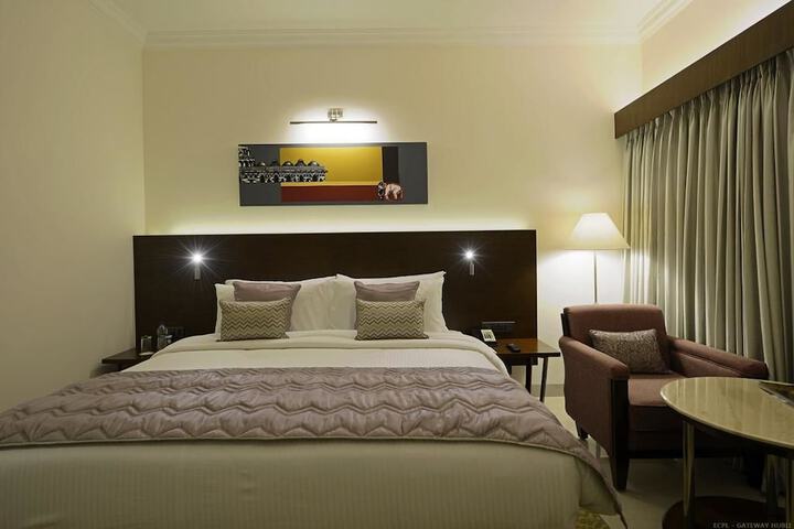 Room 6 of 30