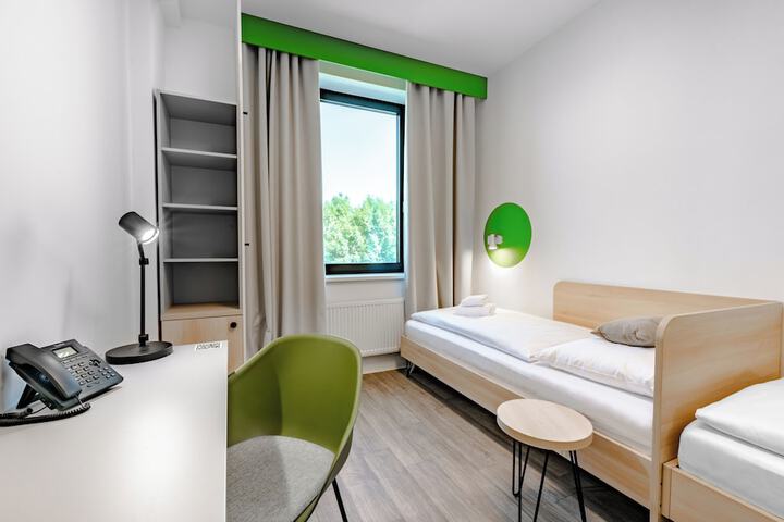 Room 9 of 12