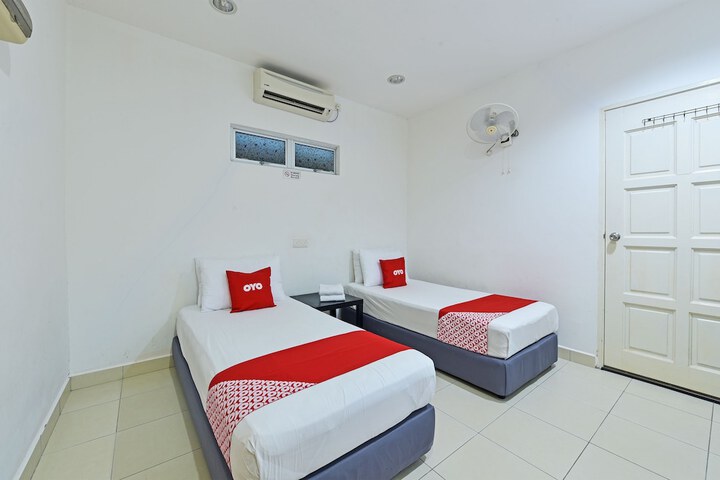 Room 8 of 28