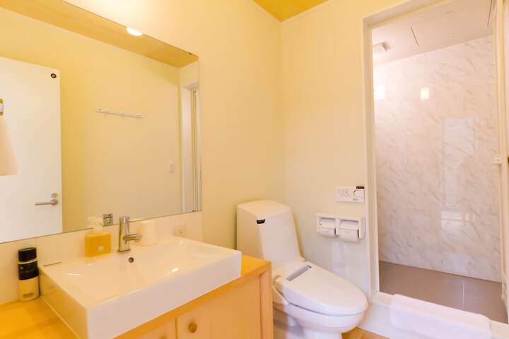 Room 16 of 38