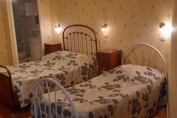 Room 3 of 10