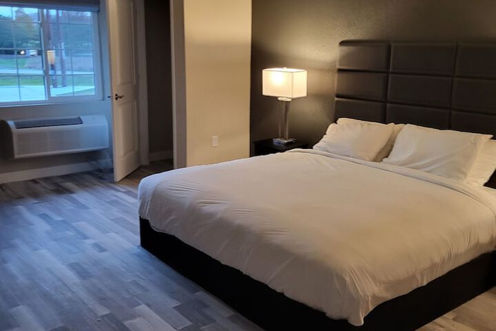 Room 4 of 15