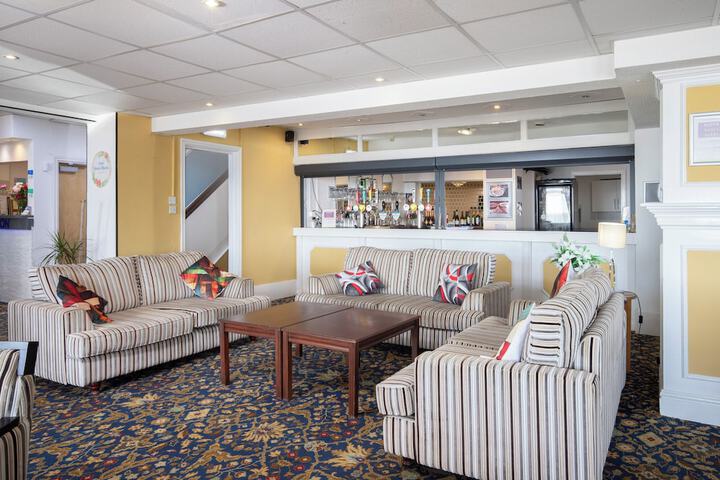Lounge 84 of 91