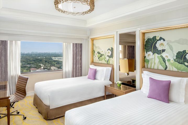 Room 18 of 100