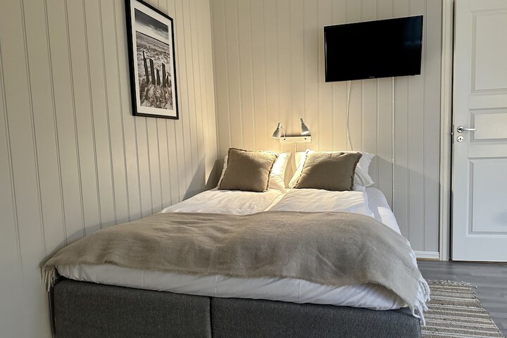 Room 5 of 68
