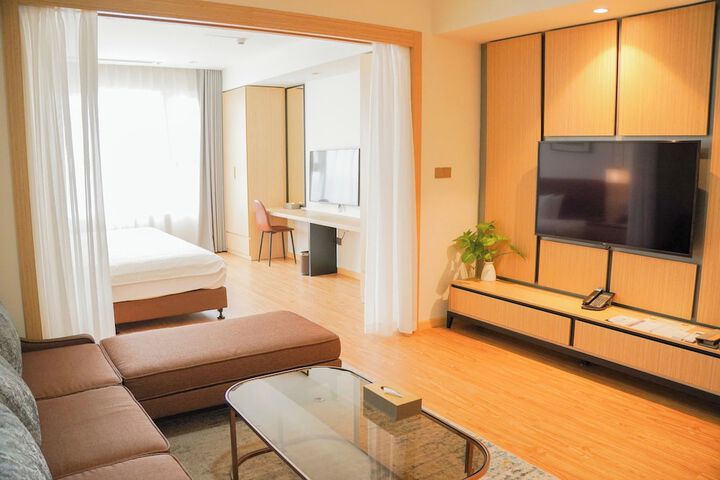 Room 25 of 143