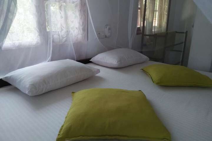 Room 10 of 14