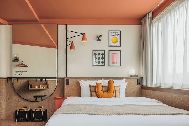 Room 16 of 48