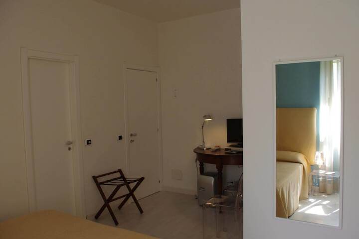 Room 5 of 85