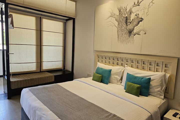Room 6 of 13