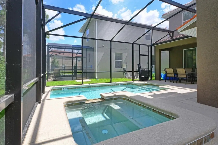 Pool 11 of 18