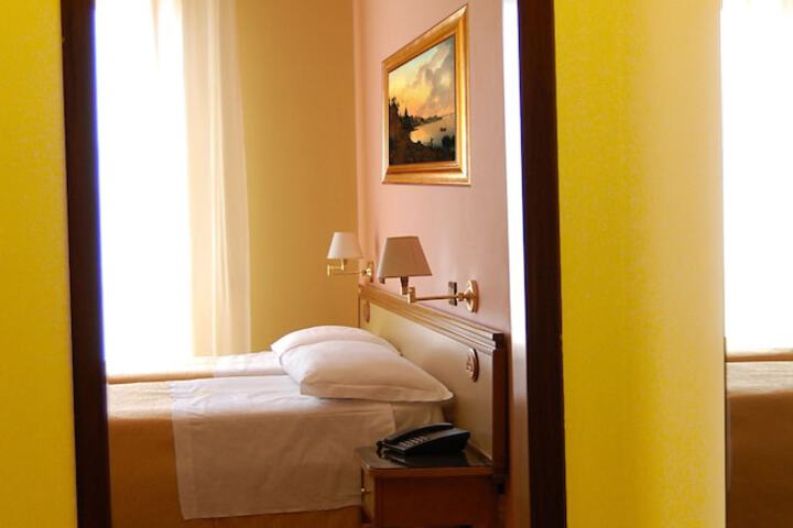 Room 18 of 87