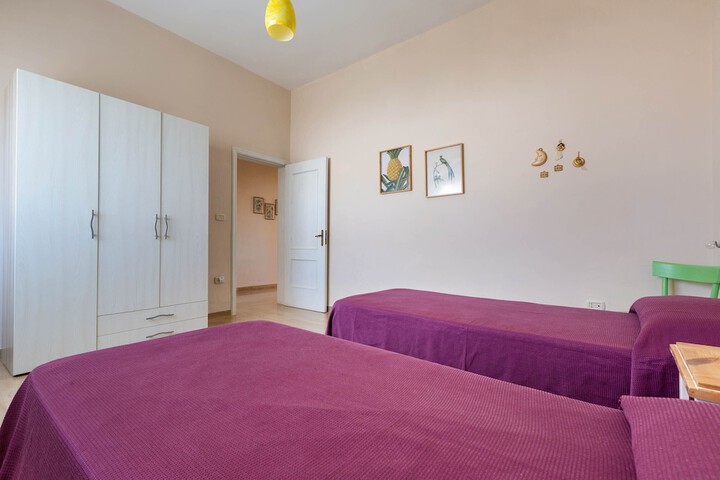Room 6 of 31