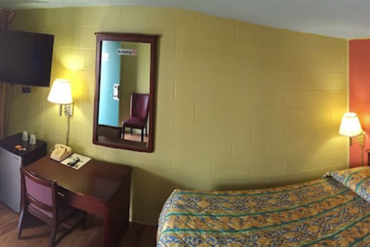 Room 7 of 38