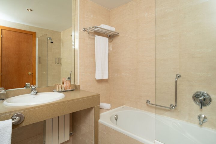 Room 42 of 156