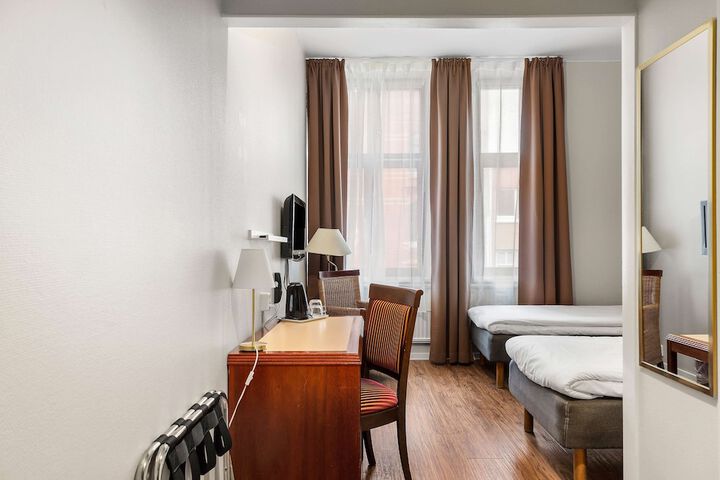 Room 14 of 30