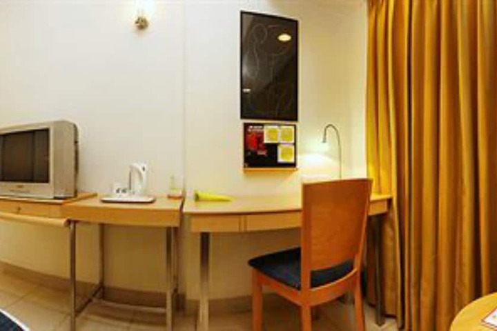 Room 2 of 33