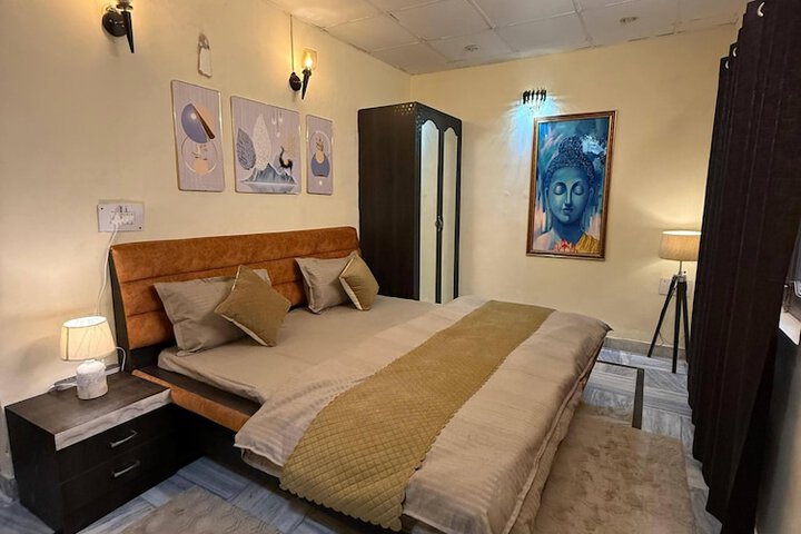 Room 8 of 35