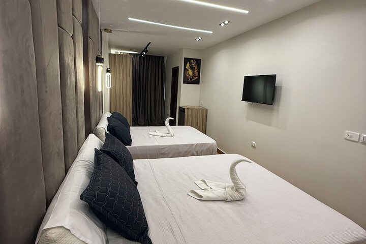 Room 7 of 13