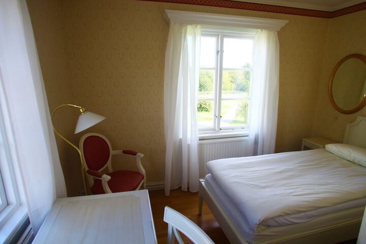 Room 4 of 27