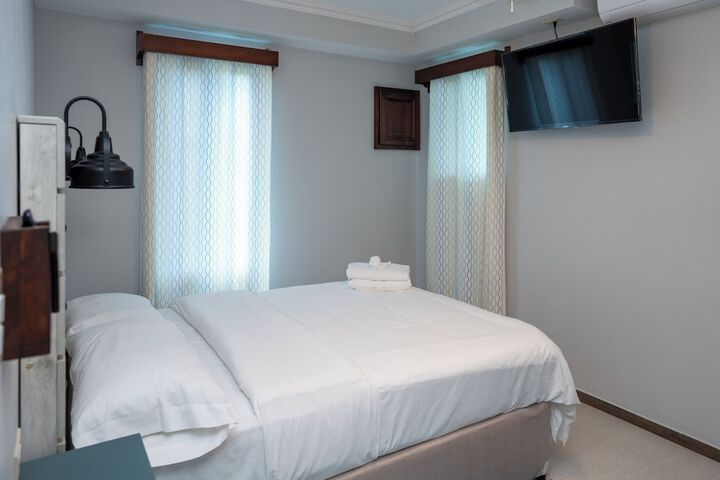 Room 6 of 81