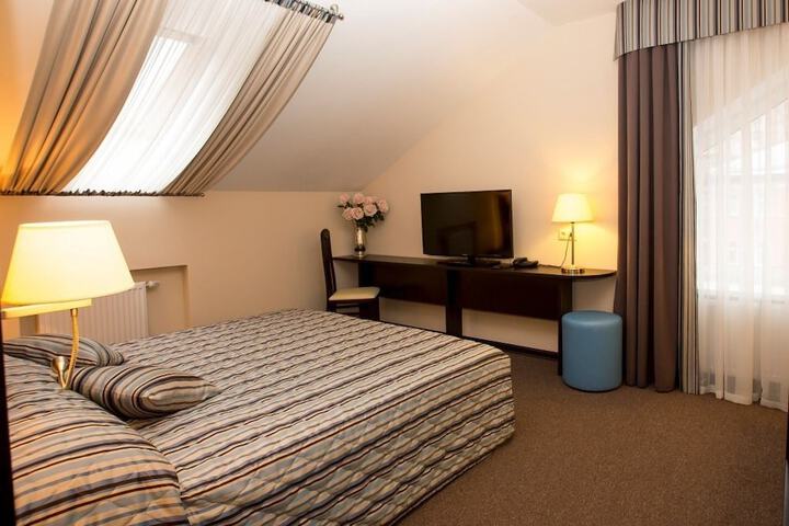 Room 12 of 45