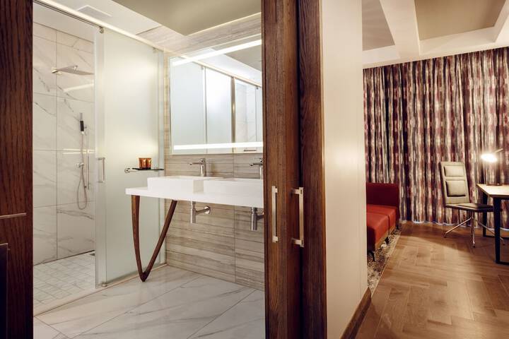 Room 19 of 52