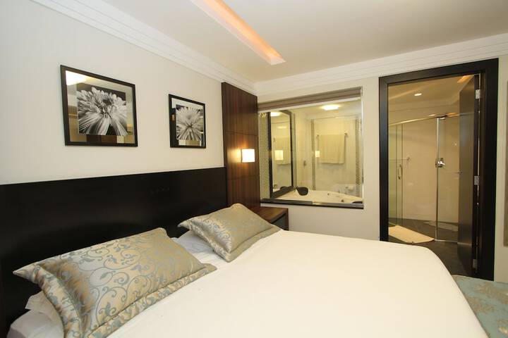 Room 32 of 95