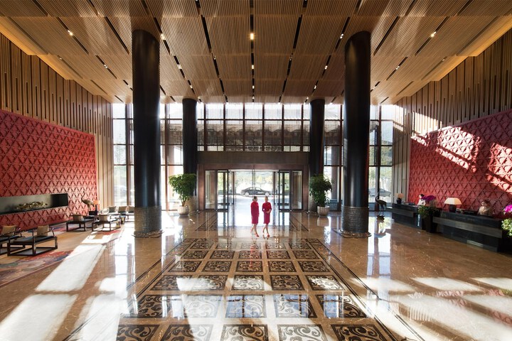 Entrance & Lobby