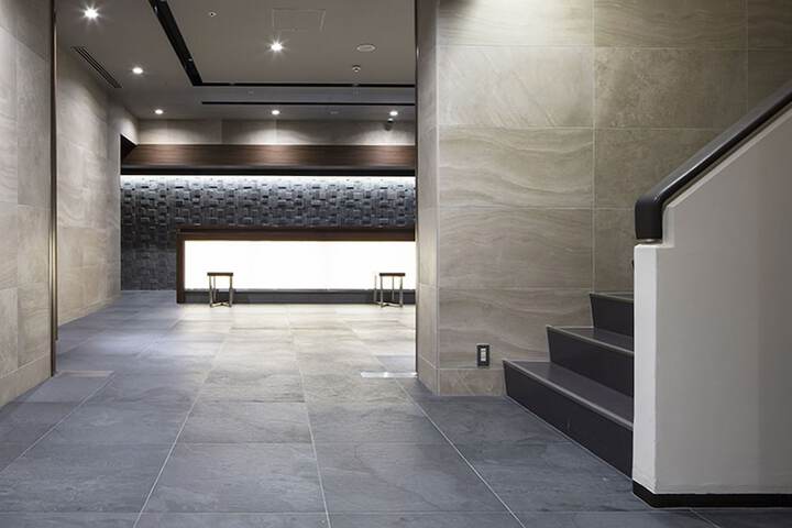 Entrance & Lobby