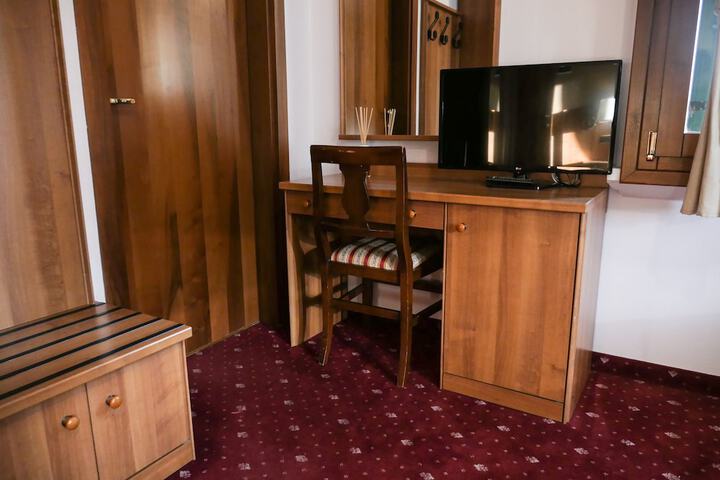 Room 24 of 50