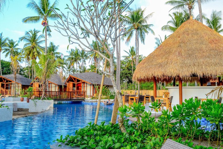 Hotel with Pool