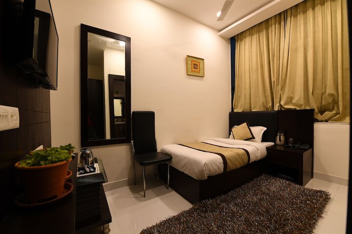 Room 6 of 45