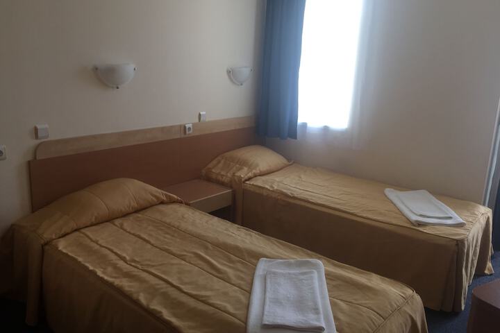 Room 10 of 85