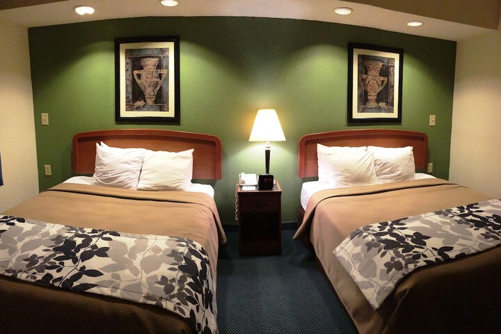 2 Double Beds (11 of 11)