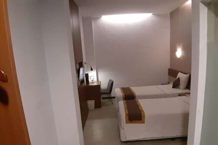 Room 11 of 49