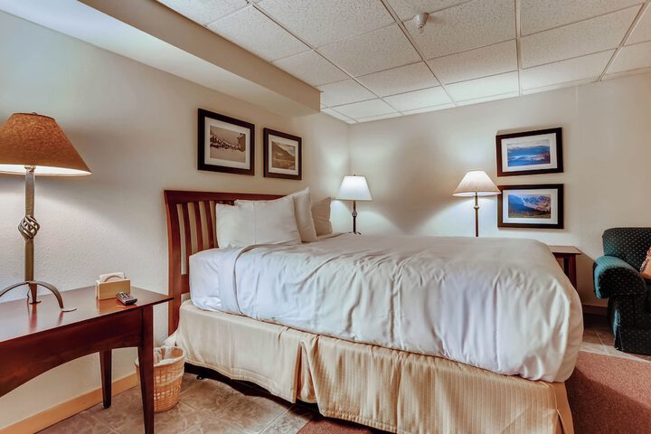 Room 28 of 234