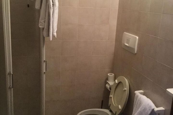 Room 32 of 49
