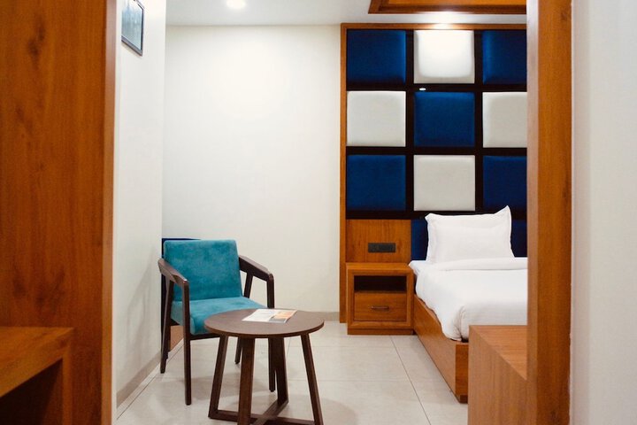 Room 35 of 64